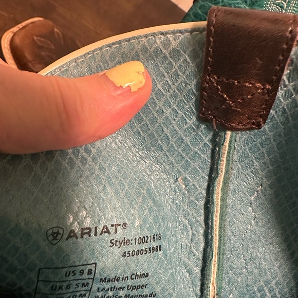Ariat boots. Leather western boots. Ariat square toe boots. Size 9. Brown teal - Picture 7 of 8